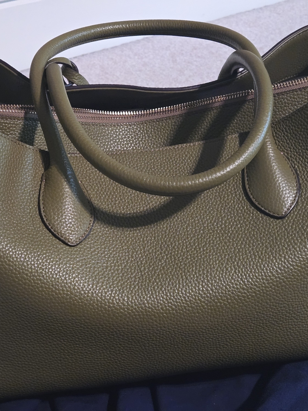 Aspinal of London - Rare Green Pebbled Leather Top-Handle Tote with Charm - Picture 6 of 13